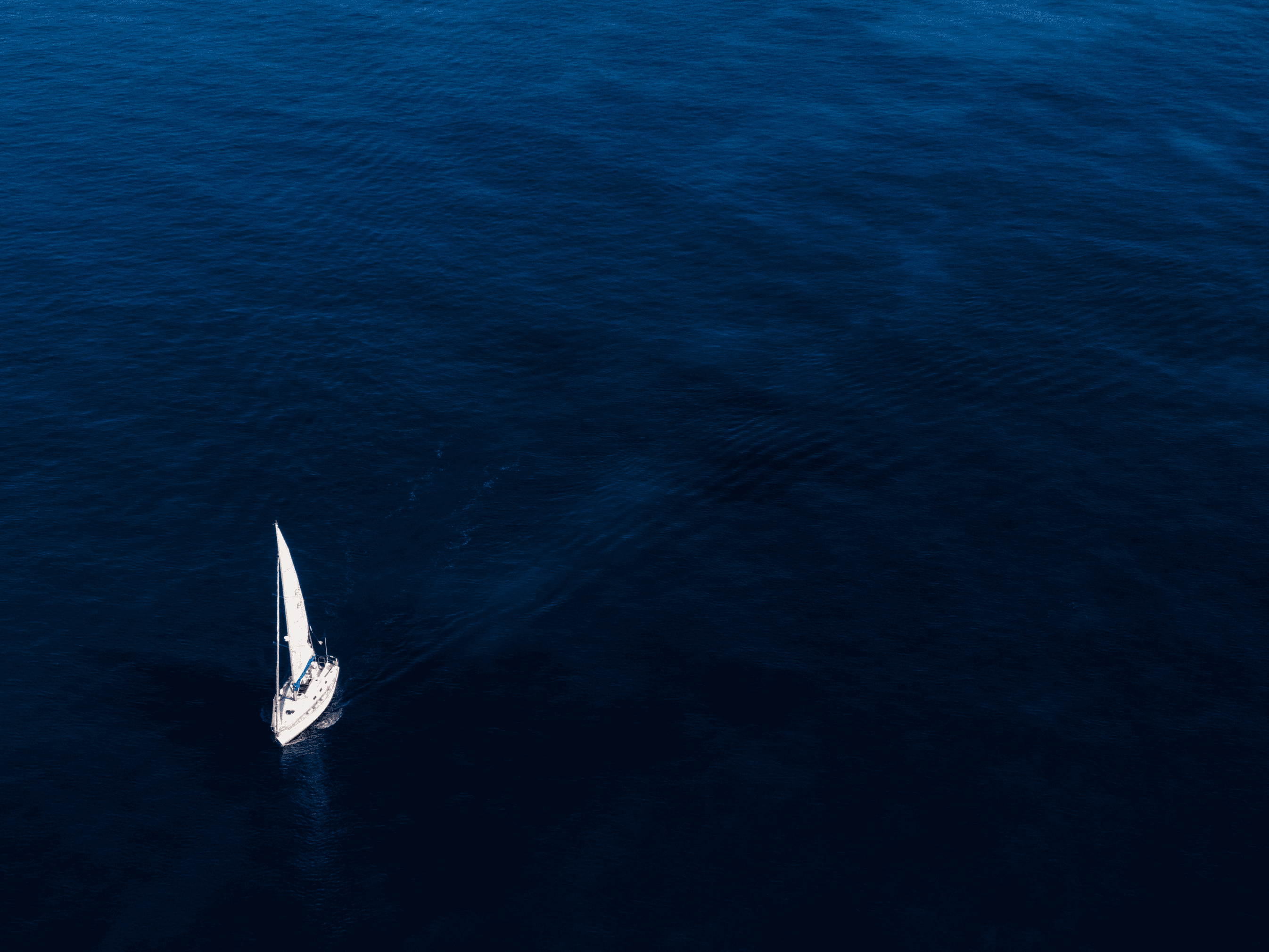 VELERO EN EL MAR