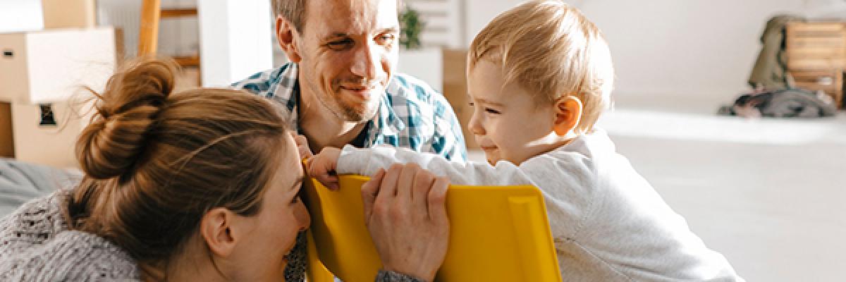 hipotecas-fijas-hombre-con-familia